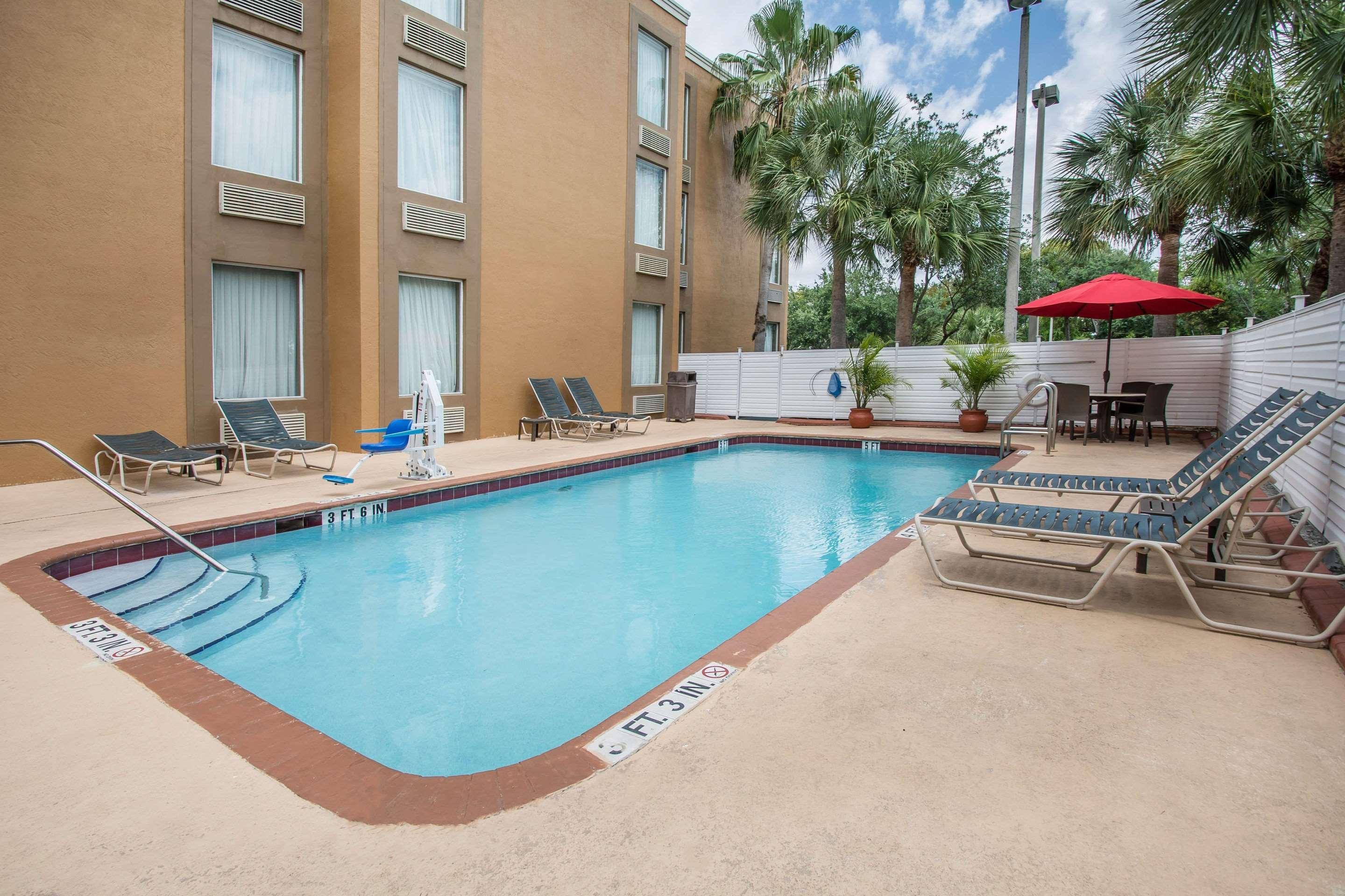 Comfort Inn&Suites Fort Lauderdale West Turnpike Lauderdale Lakes Exterior foto