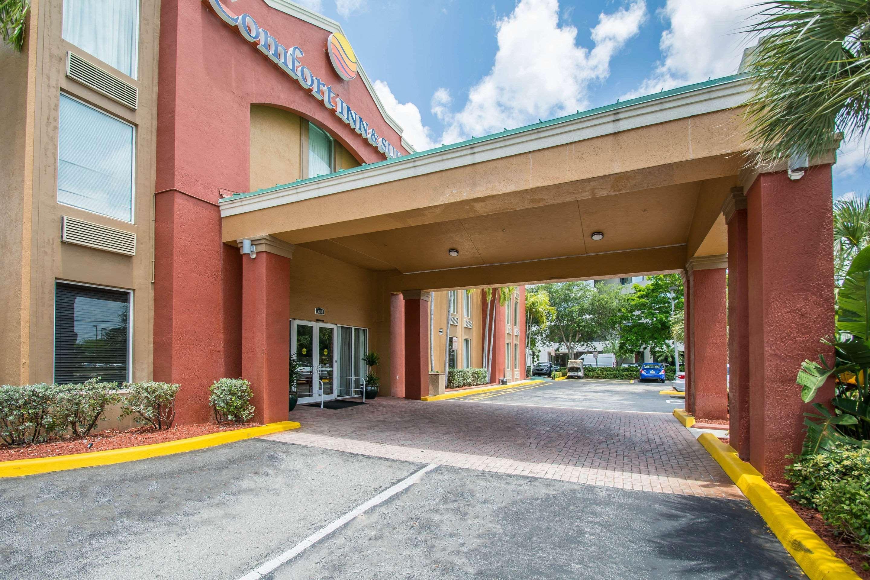 Comfort Inn&Suites Fort Lauderdale West Turnpike Lauderdale Lakes Exterior foto