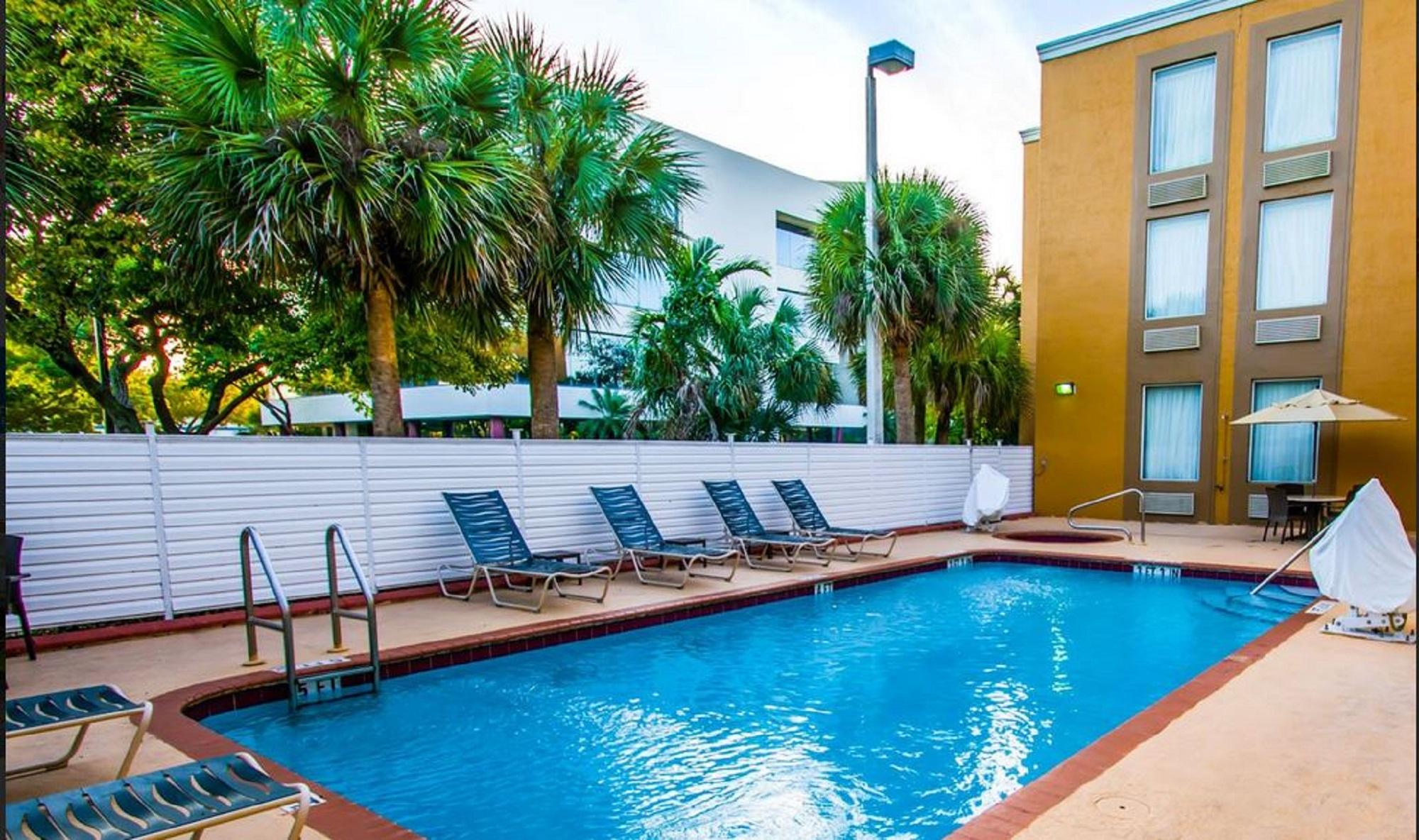 Comfort Inn&Suites Fort Lauderdale West Turnpike Lauderdale Lakes Exterior foto
