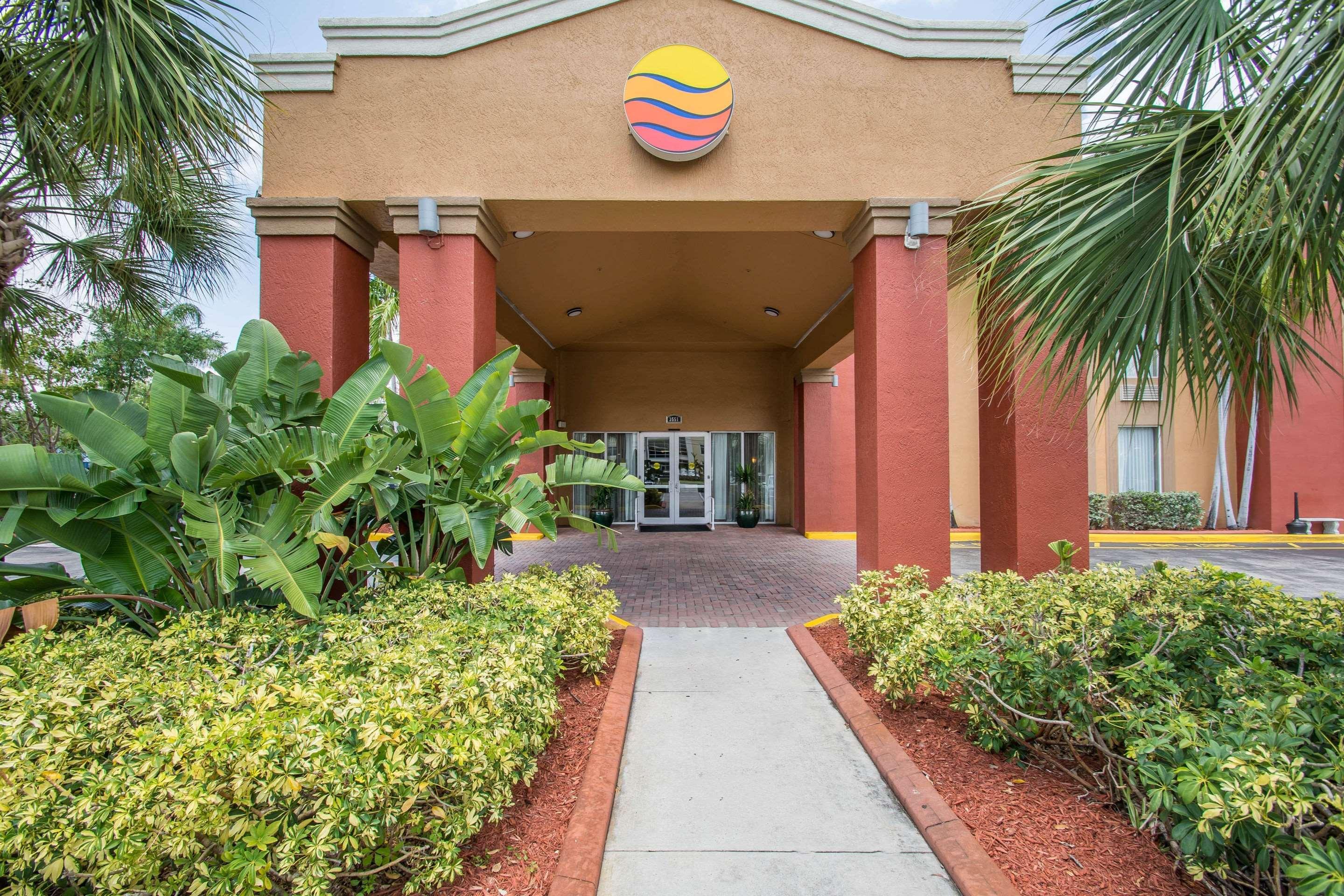 Comfort Inn&Suites Fort Lauderdale West Turnpike Lauderdale Lakes Exterior foto
